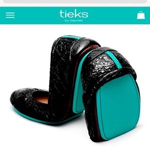 Tieks in Obsidian Black - croc patent style ballet flats. 
Size 8